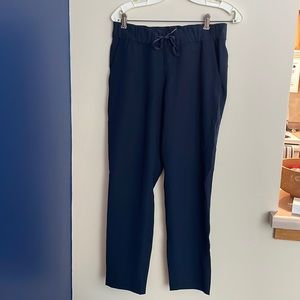 Lululemon size 6 Navy stretch high rise pants 7/8